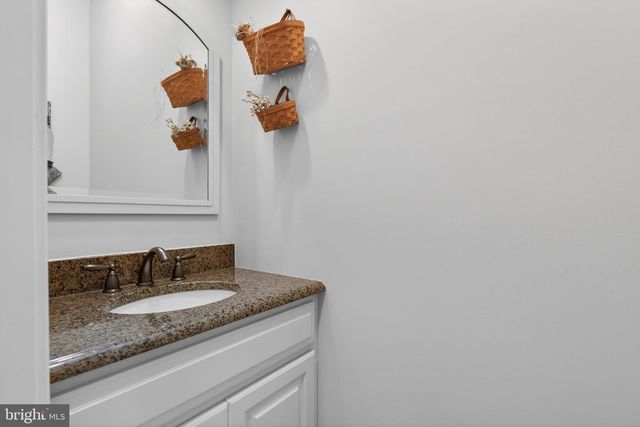 2510 DONLENIK DR, York, PA 17402