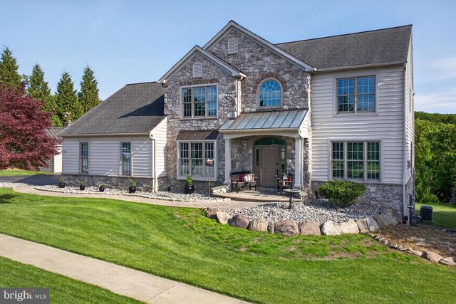 2510 DONLENIK DR, York, PA 17402