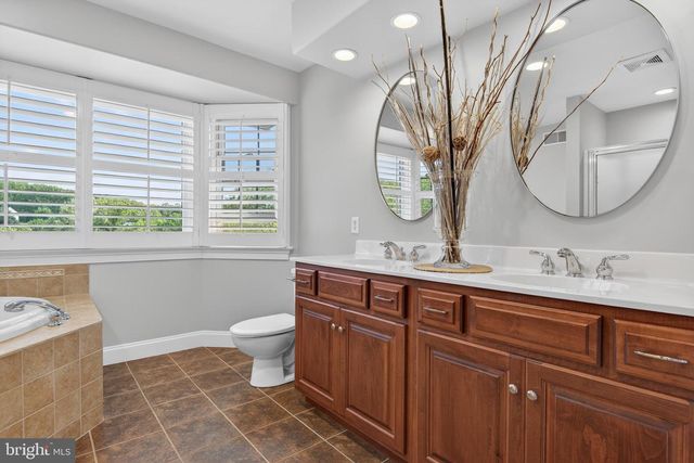 2510 DONLENIK DR, York, PA 17402