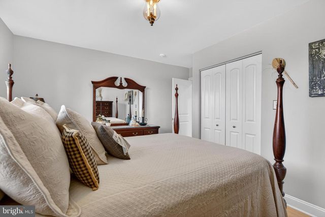 2510 DONLENIK DR, York, PA 17402
