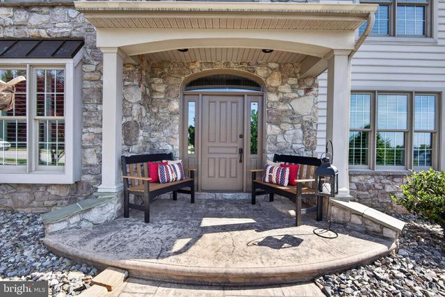 2510 DONLENIK DR, York, PA 17402