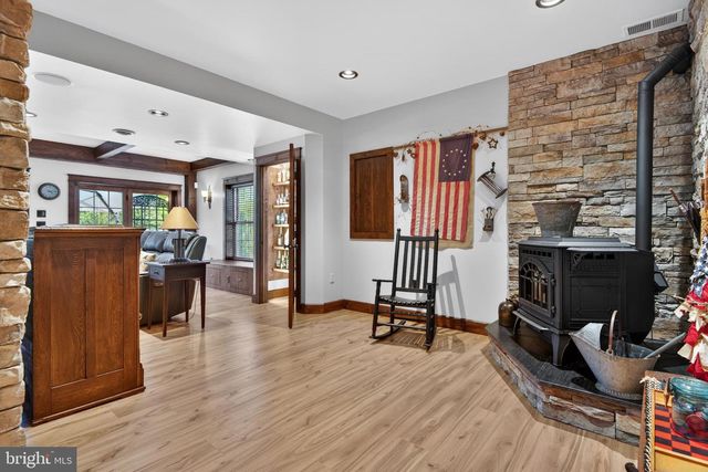2510 DONLENIK DR, York, PA 17402
