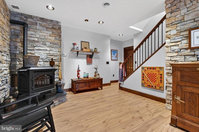 2510 DONLENIK DR, York, PA 17402