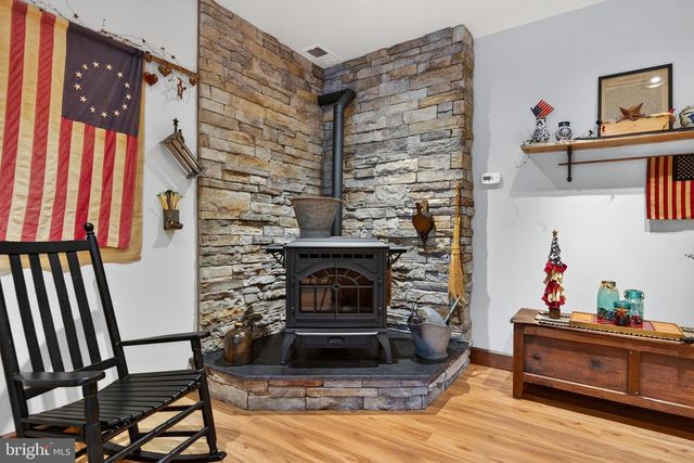 2510 DONLENIK DR, York, PA 17402