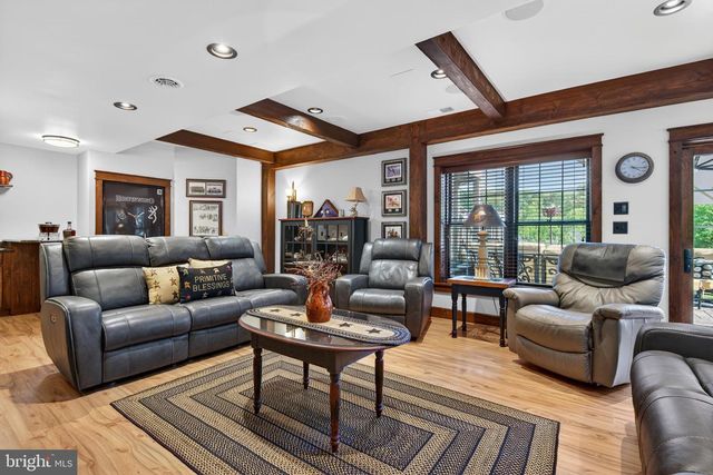 2510 DONLENIK DR, York, PA 17402