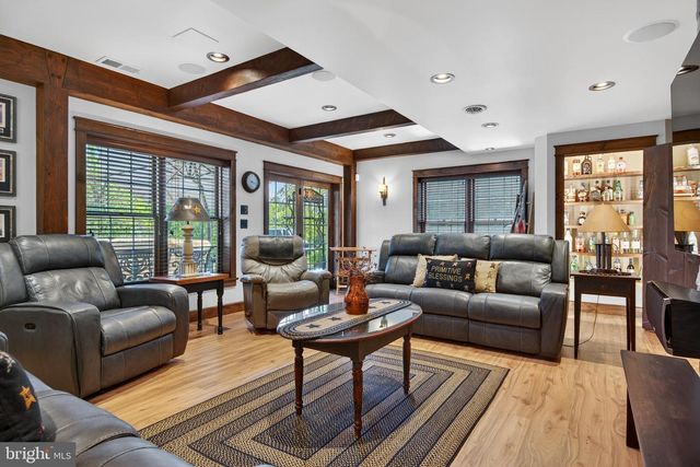 2510 DONLENIK DR, York, PA 17402
