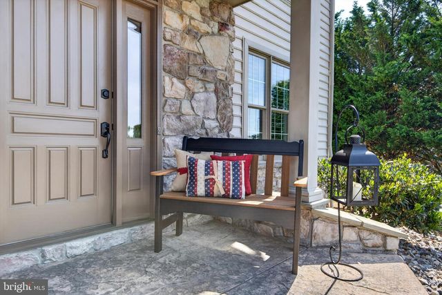2510 DONLENIK DR, York, PA 17402
