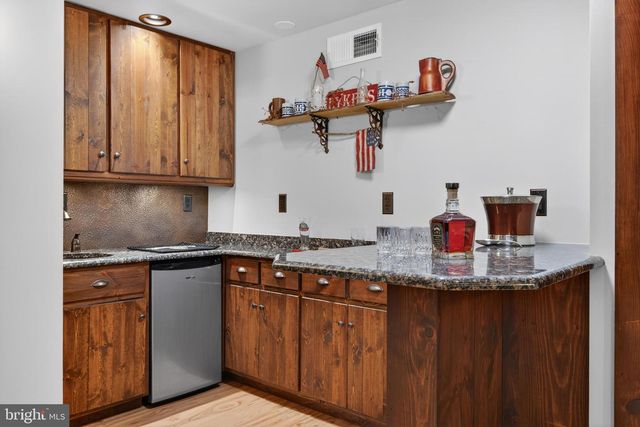 2510 DONLENIK DR, York, PA 17402