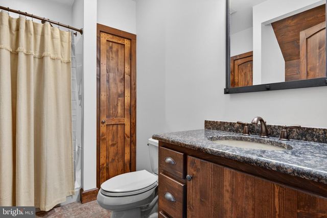 2510 DONLENIK DR, York, PA 17402
