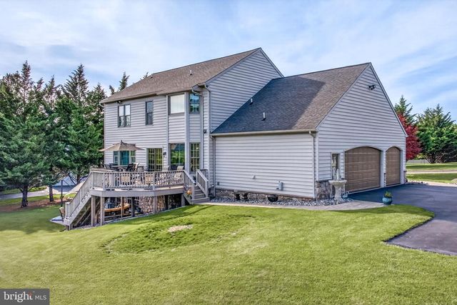 2510 DONLENIK DR, York, PA 17402