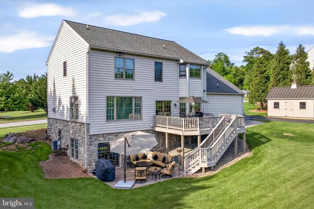 2510 DONLENIK DR, York, PA 17402