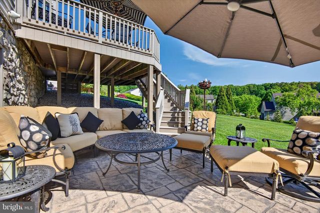 2510 DONLENIK DR, York, PA 17402