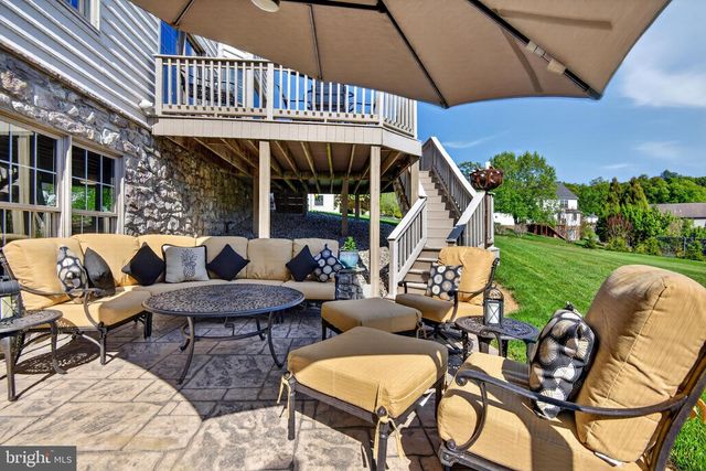 2510 DONLENIK DR, York, PA 17402