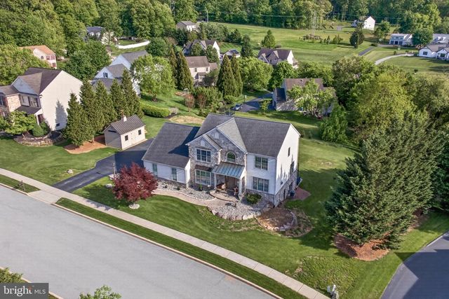 2510 DONLENIK DR, York, PA 17402