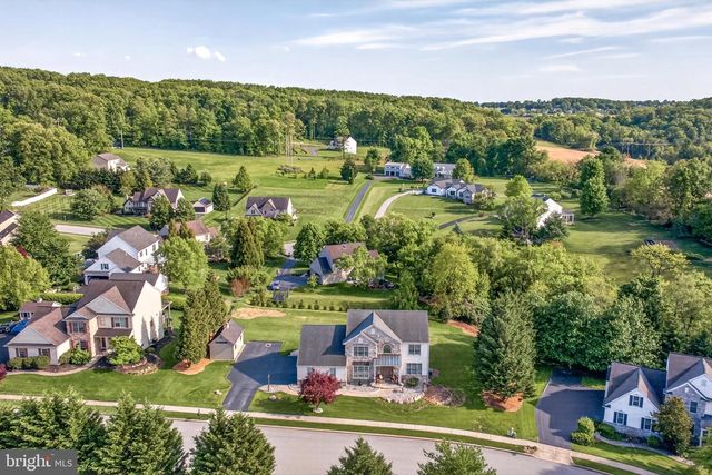 2510 DONLENIK DR, York, PA 17402