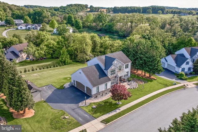2510 DONLENIK DR, York, PA 17402