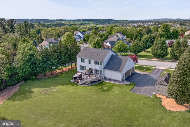 2510 DONLENIK DR, York, PA 17402