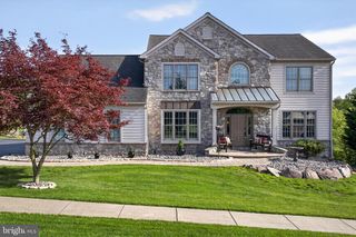 2510 DONLENIK DR, York, PA 17402