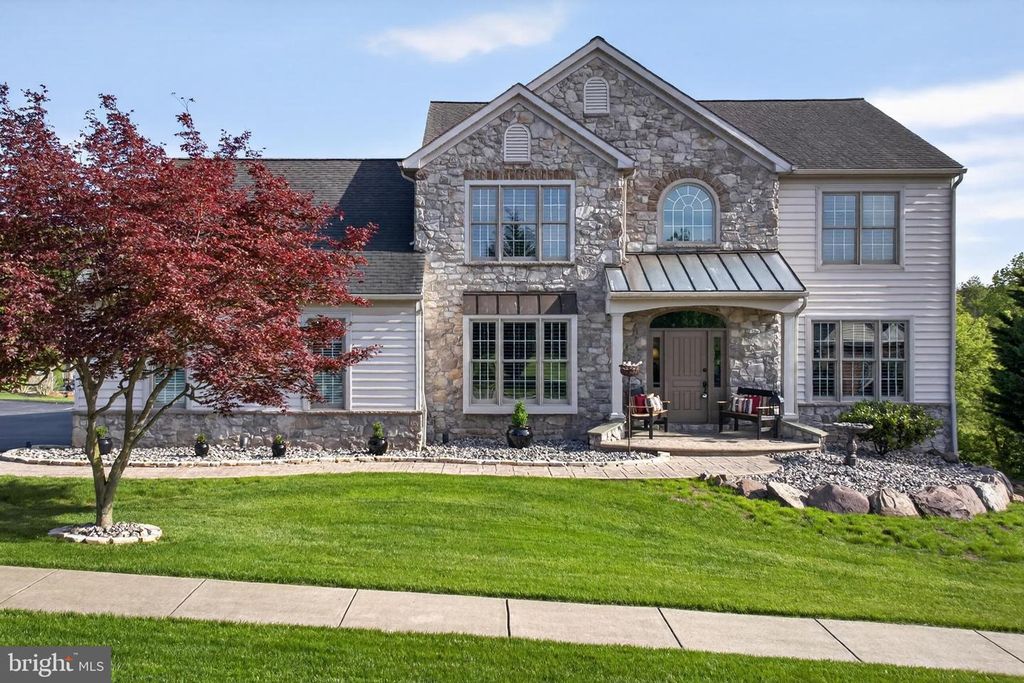 2510 DONLENIK DR, York, PA 17402