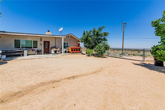 11126 E Avenue W8, Pearblossom, CA 93553