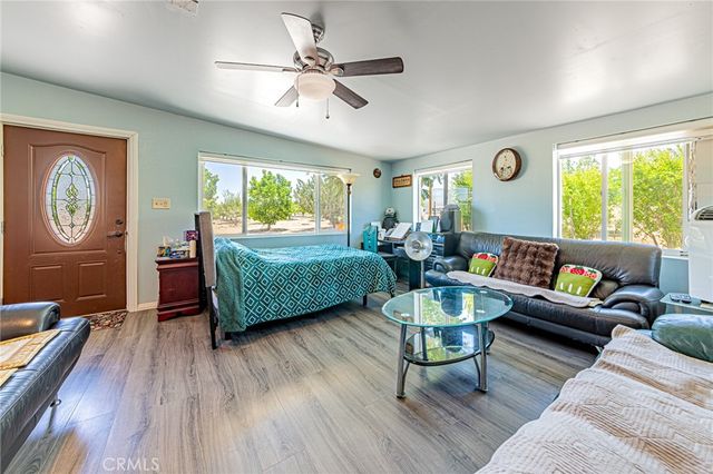 11126 E Avenue W8, Pearblossom, CA 93553