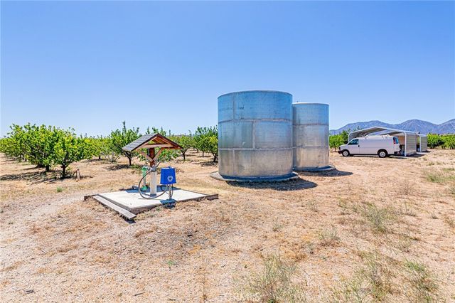 11126 E Avenue W8, Pearblossom, CA 93553