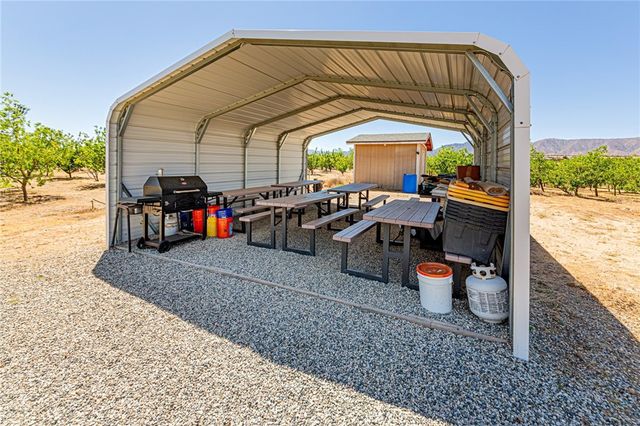11126 E Avenue W8, Pearblossom, CA 93553
