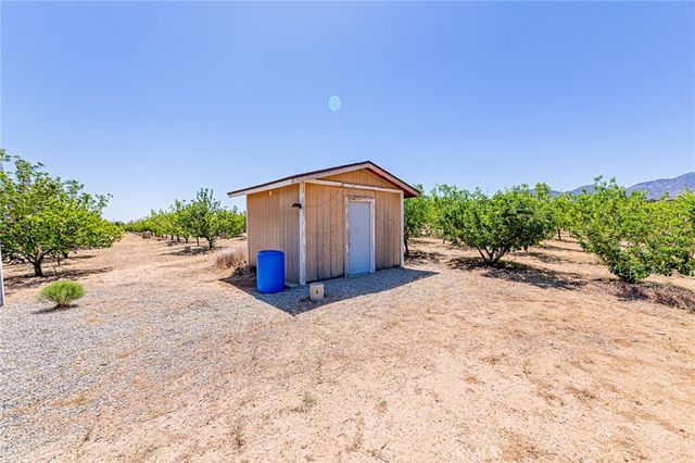 11126 E Avenue W8, Pearblossom, CA 93553