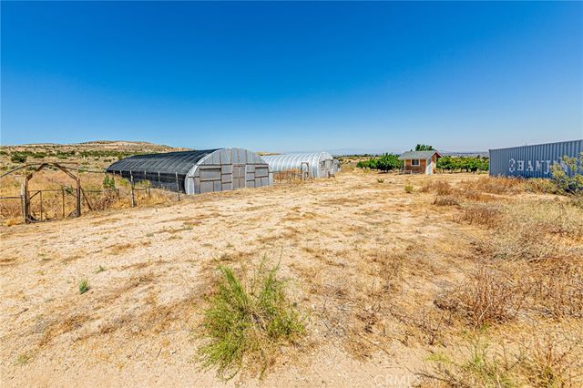 11126 E Avenue W8, Pearblossom, CA 93553