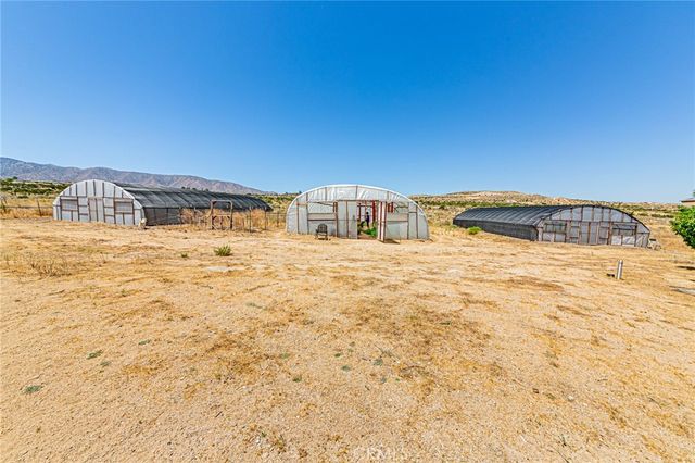 11126 E Avenue W8, Pearblossom, CA 93553