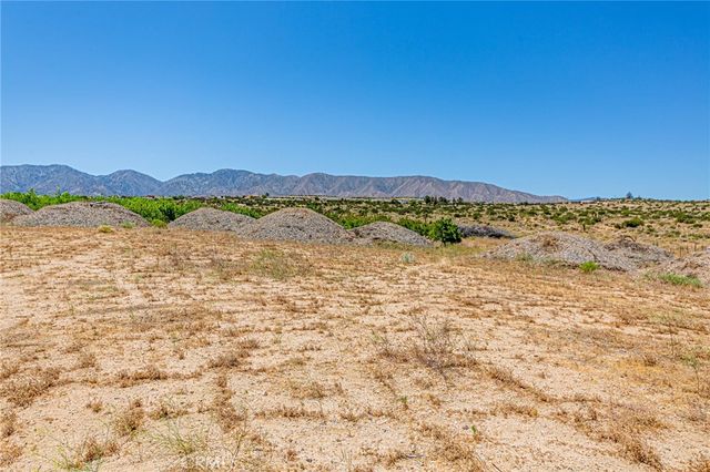 11126 E Avenue W8, Pearblossom, CA 93553
