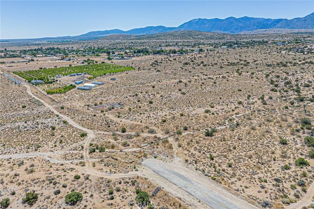 11126 E Avenue W8, Pearblossom, CA 93553