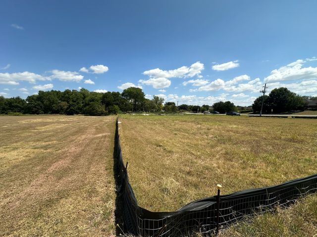 1124 E Parkerville Road, Desoto, TX 75115