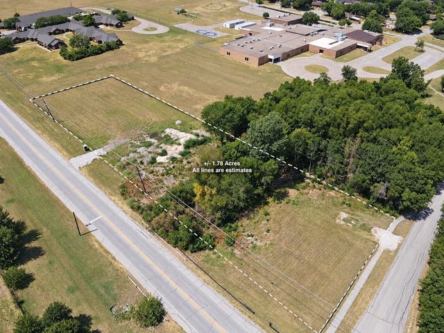 1124 E Parkerville Road, Desoto, TX 75115