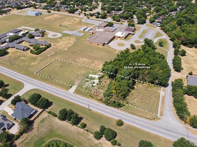 1124 E Parkerville Road, Desoto, TX 75115