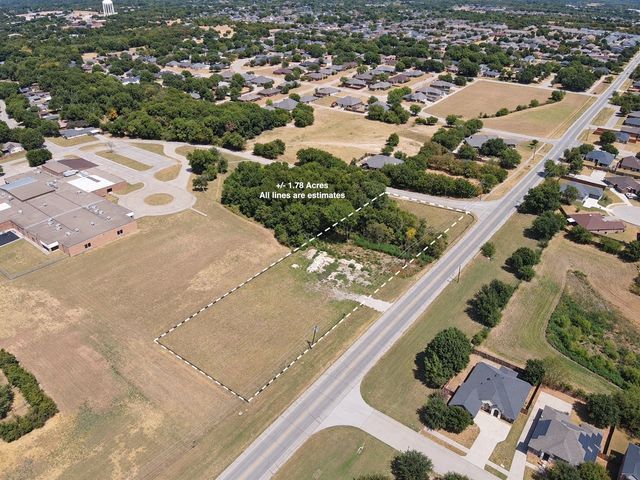 1124 E Parkerville Road, Desoto, TX 75115
