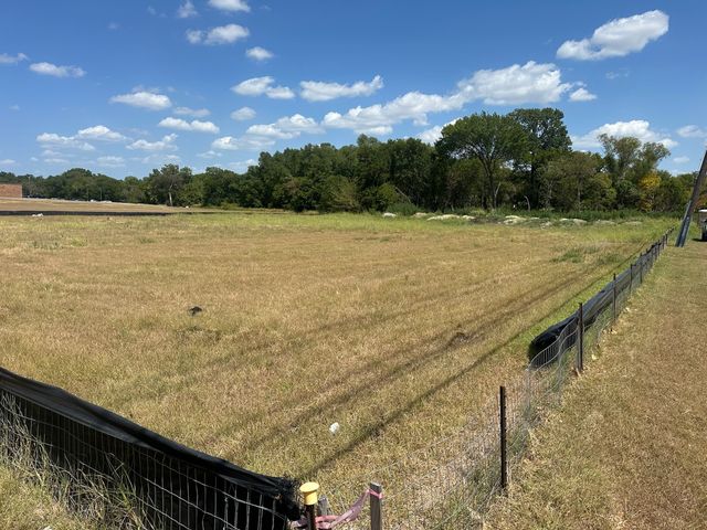 1124 E Parkerville Road, Desoto, TX 75115