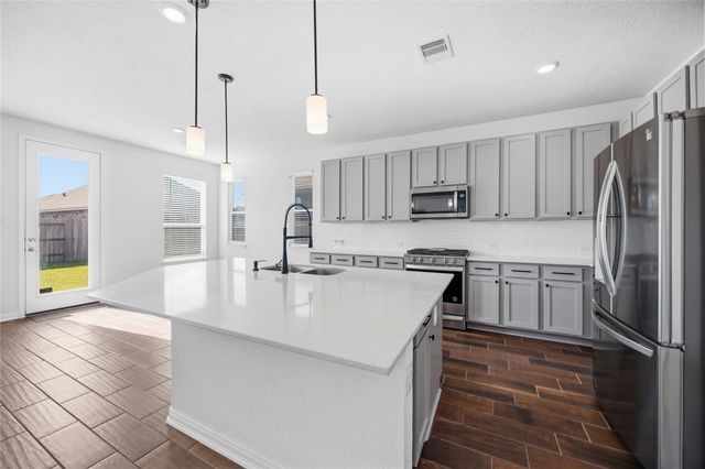 2111 Katalonia Lane, Fresno, TX 77545