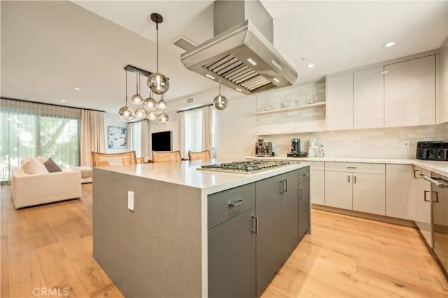 10612 Bloomfield Street, Toluca Lake, CA 91602