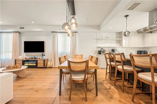 10612 Bloomfield Street, Toluca Lake, CA 91602