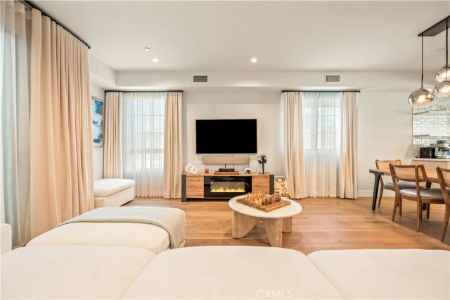 10612 Bloomfield Street, Toluca Lake, CA 91602