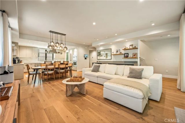 10612 Bloomfield Street, Toluca Lake, CA 91602