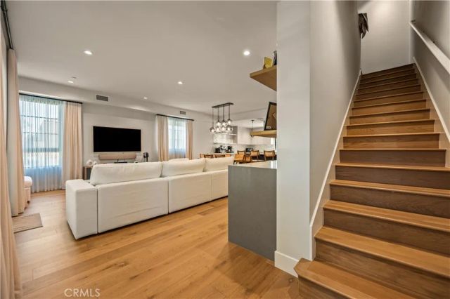 10612 Bloomfield Street, Toluca Lake, CA 91602
