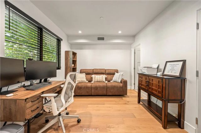 10612 Bloomfield Street, Toluca Lake, CA 91602