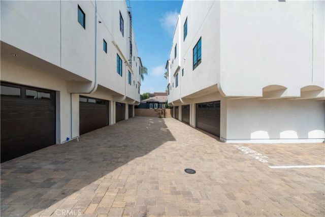 10612 Bloomfield Street, Toluca Lake, CA 91602