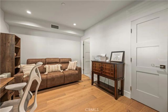 10612 Bloomfield Street, Toluca Lake, CA 91602