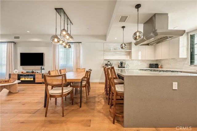 10612 Bloomfield Street, Toluca Lake, CA 91602