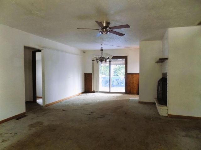 72 Mccoy Road, Saint Louisville, OH 43071