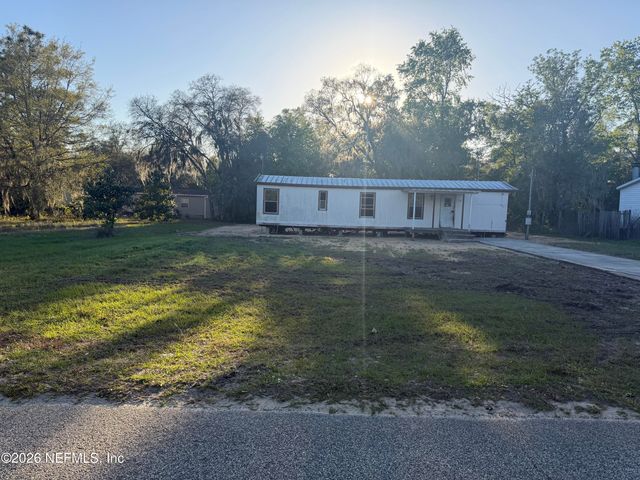 235 OAKCREST Drive, Interlachen, FL 32148