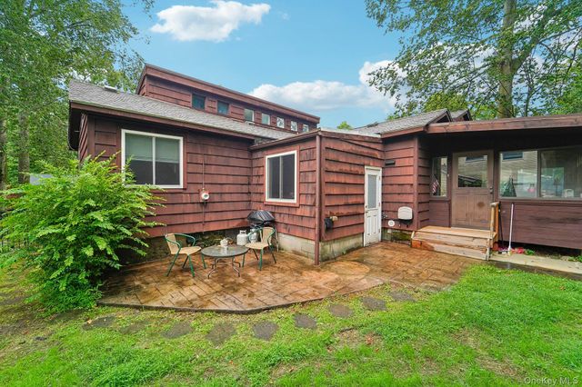 16 Rogers Lane, Yorktown Heights, NY 10598
